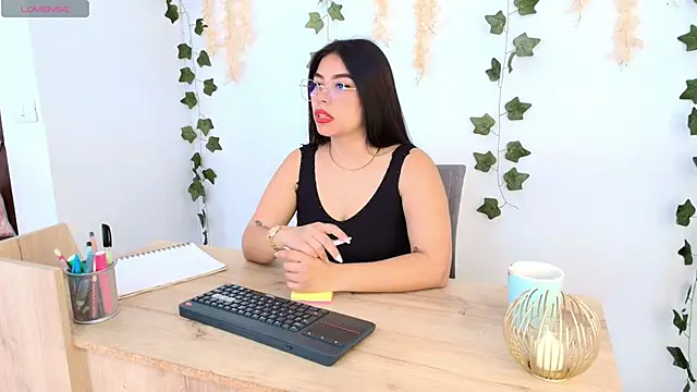 Snapshot of Ariana_castillo02 chatting on May 2026 01:08:02 PM Ariana castillo02 online show from May 2026 01:08:02 PM
