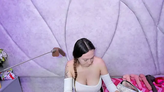 Snapshot of Luxurious_breastfeeder chatting on March 2026 12:38:02 PM Luxurious breastfeeder online show from March 2026 12:38:02 PM