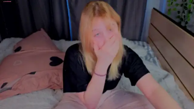 Snapshot of unburnedgirl chatting on May 2026 02:22:02 PM unburnedgirl online show from May 2026 02:22:02 PM