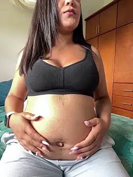 Snapshot of carolina_flor chatting on April 2026 05:43:02 PM carolina flor online show from April 2026 05:43:02 PM