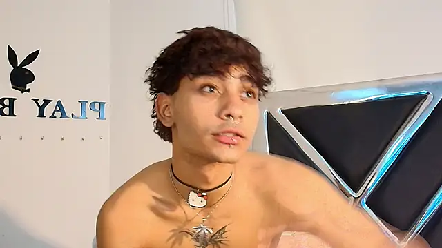 MiikeOthon online show from May 2026 09:22:02 PM