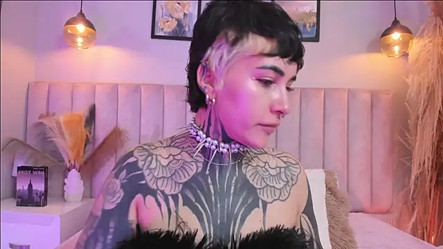 Luana fiore online show from May 2026 12:10:01 PM