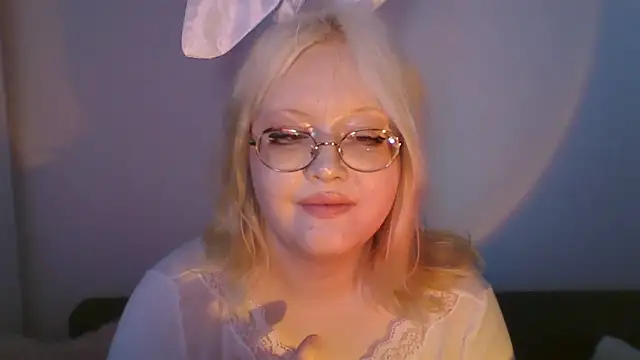 Snapshot of Elayne_Sweet chatting on April 2026 08:11:01 AM Elayne Sweet online show from April 2026 08:11:01 AM