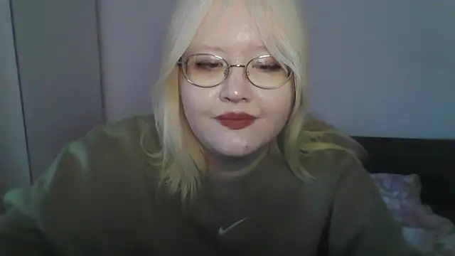 Snapshot of Elayne_Sweet chatting on May 2026 10:44:01 AM Elayne Sweet online show from May 2026 10:44:01 AM