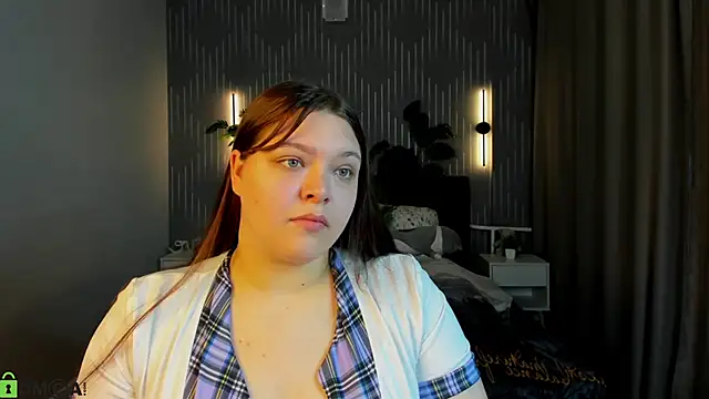 Evelyne Loo online show from April 2026 12:42:01 AM