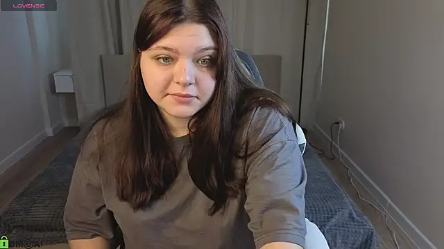 Evelyne Loo online show from May 2026 01:01:01 AM