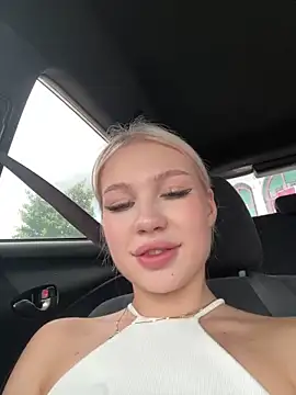Kiss Auroraa online show from May 2026 05:03:02 AM