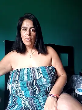 lucianamorocha online show from May 2026 01:05:01 PM