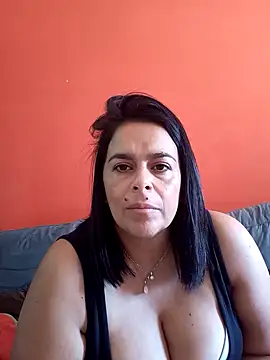 lucianamorocha online show from May 2026 04:04:02 PM
