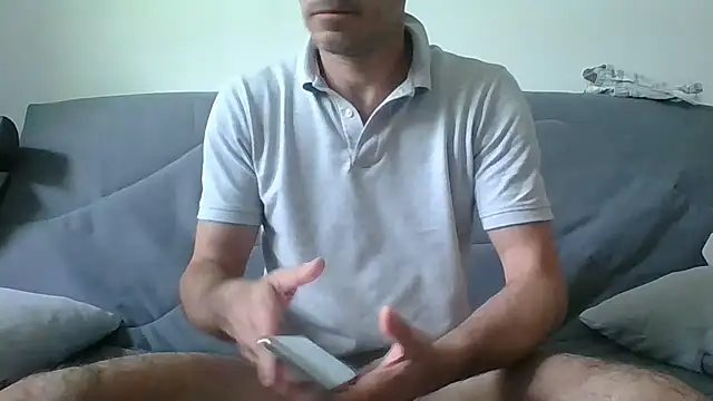 Snapshot of Valmont3340 chatting on May 2026 12:22:02 PM Valmont3340 online show from May 2026 12:22:02 PM