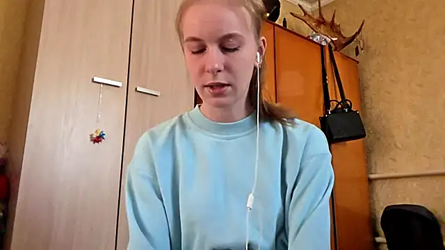 DonnaKuc online show from April 2026 06:14:01 AM