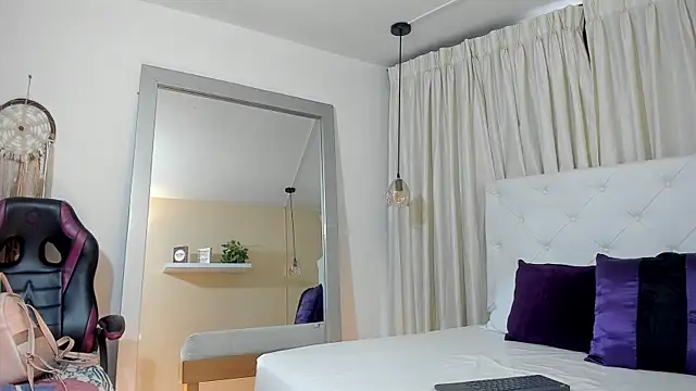 AlinaSimmons online show from July 2026 02:24:01 PM
