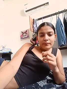 Lyra Siren online show from May 2026 07:09:02 PM