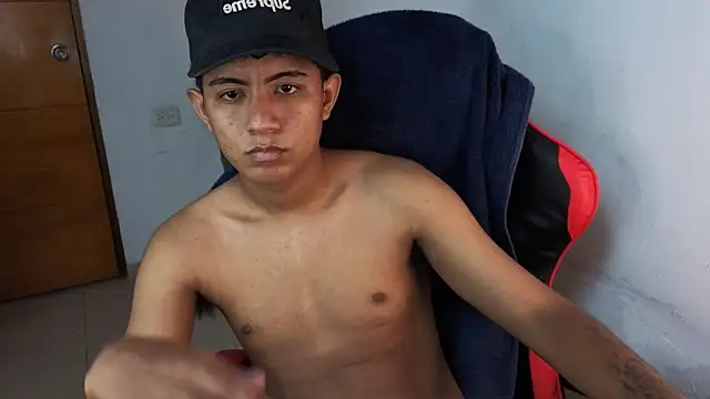 Snapshot of darknigthx chatting on April 2026 04:11:01 AM darknigthx online show from April 2026 04:11:01 AM