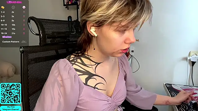 MadalynNosel online show from April 2026 07:03:02 AM