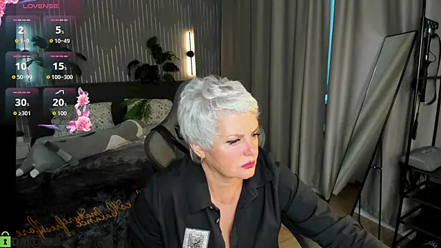 Linda Zef1r online show from May 2026 01:14:02 AM