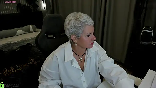 Linda Zef1r online show from May 2026 01:00:01 AM