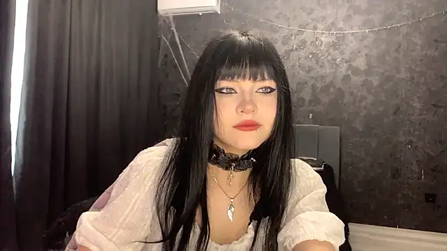 Snapshot of EmilyEmbears chatting on April 2026 05:21:01 AM EmilyEmbears online show from April 2026 05:21:01 AM
