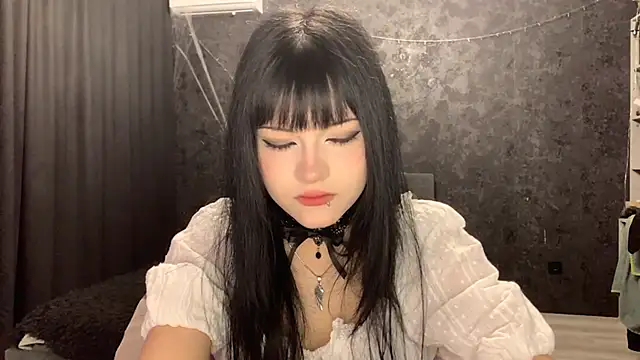 Snapshot of EmilyEmbears chatting on April 2026 05:14:02 AM EmilyEmbears online show from April 2026 05:14:02 AM