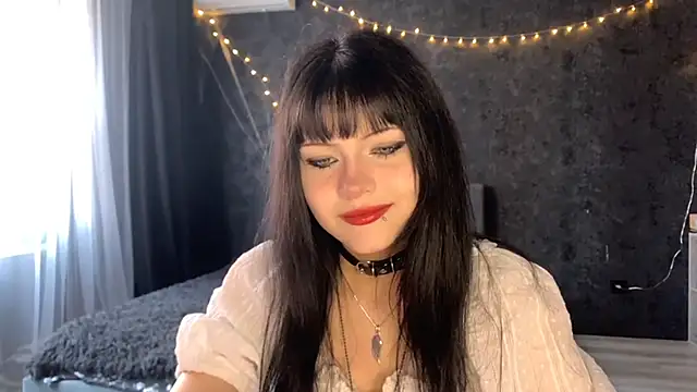 Snapshot of EmilyEmbears chatting on May 2026 05:35:01 AM EmilyEmbears online show from May 2026 05:35:01 AM