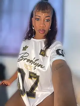 Snapshot of LucianaM_13 chatting on May 2026 04:15:02 PM LucianaM 13 online show from May 2026 04:15:02 PM