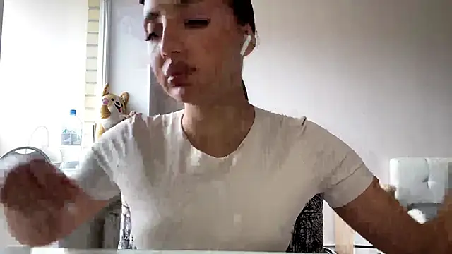 Snapshot of AlvinaMair chatting on April 2026 10:18:01 AM AlvinaMair online show from April 2026 10:18:01 AM