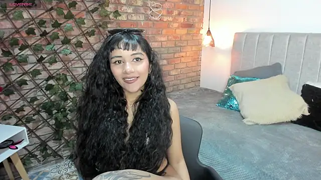 Hanna Clark   online show from April 2026 12:36:01 PM