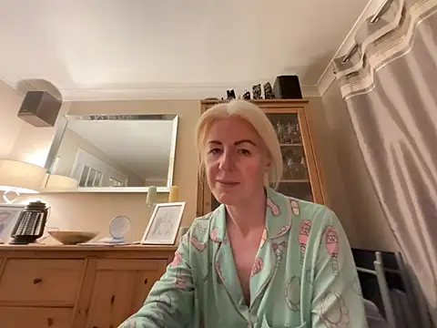 Laylaskyexx online show from May 2026 09:33:01 PM