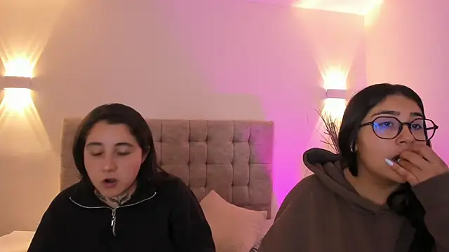 Elisa n Emma online show from May 2026 12:37:02 PM