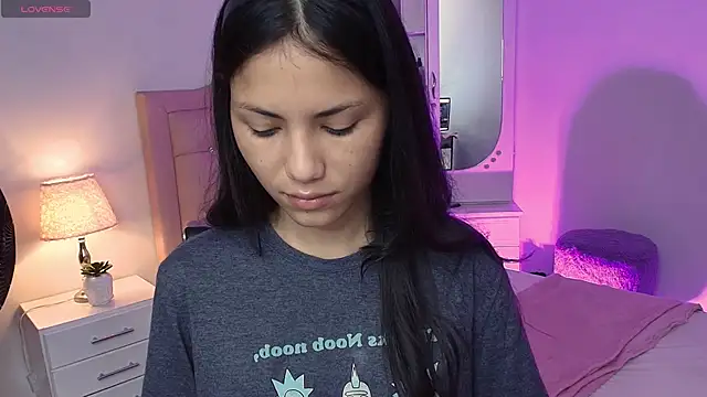 littleflame18 online show from April 2026 02:09:01 PM