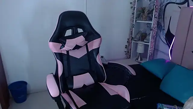 adulce pinkcm online show from April 2026 05:30:01 PM