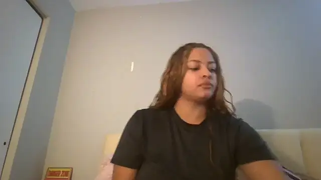 Snapshot of madzbailey chatting on April 2026 01:42:02 AM madzbailey online show from April 2026 01:42:02 AM