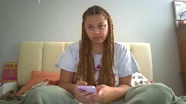Snapshot of madzbailey chatting on May 2026 07:22:01 PM madzbailey online show from May 2026 07:22:01 PM