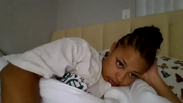 Snapshot of madzbailey chatting on June 2026 12:28:02 AM madzbailey online show from June 2026 12:28:02 AM