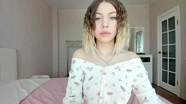 Snapshot of uma_like chatting on April 2026 08:48:01 AM uma like online show from April 2026 08:48:01 AM