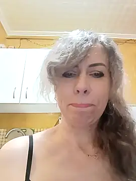 TaynaSecret online show from April 2026 08:32:01 PM