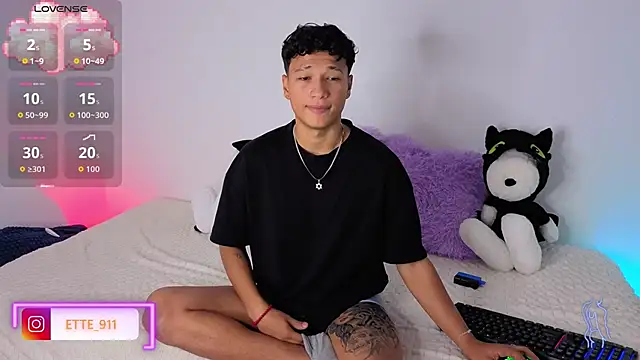 ETTE MOON online show from May 2026 03:45:02 AM