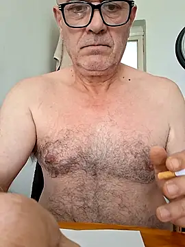 Snapshot of julenvcia chatting on April 2026 01:28:01 PM julenvcia online show from April 2026 01:28:01 PM