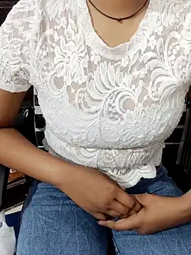 SWEETI HORNY50 online show from April 2026 01:34:01 PM