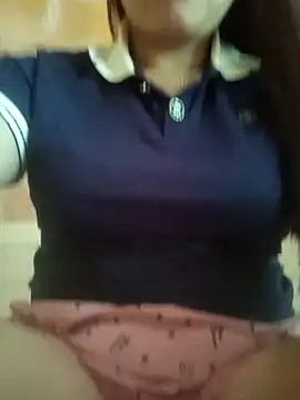 Snapshot of -Luni- chatting on April 2026 07:09:01 AM -Luni- online show from April 2026 07:09:01 AM