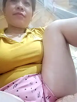 Snapshot of -Luni- chatting on April 2026 08:14:01 PM -Luni- online show from April 2026 08:14:01 PM