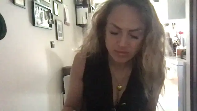 Snapshot of BlondSeduction chatting on April 2026 08:47:01 AM BlondSeduction online show from April 2026 08:47:01 AM