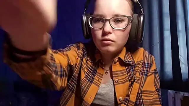 Sheriscute online show from April 2026 01:11:01 PM