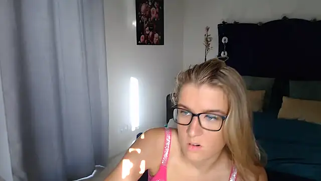 Yennyloves online show from July 2026 11:46:01 AM