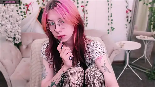 Alice Nyx online show from June 2026 08:40:01 PM