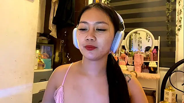 GlindaDejardin online show from May 2026 05:18:01 PM