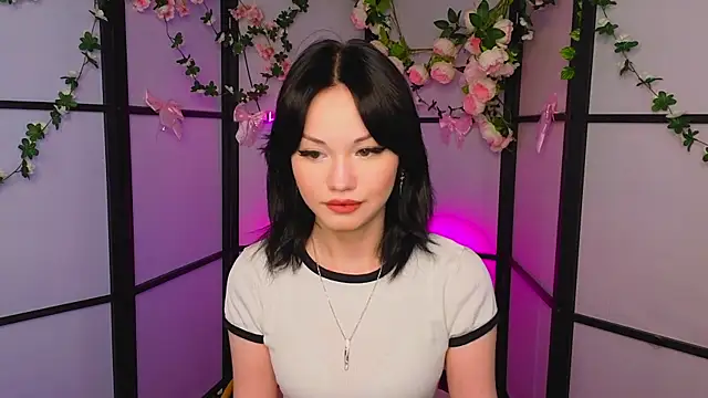 LilySparkls online show from May 2026 12:21:01 PM