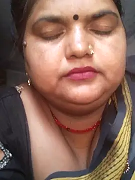 Snapshot of Desi_hot_bhabhi01 chatting on May 2026 06:31:02 AM Desi hot bhabhi01 online show from May 2026 06:31:02 AM