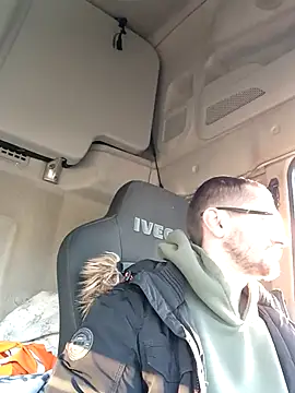 Snapshot of jozsi1995 chatting on April 2026 04:57:02 AM jozsi1995 online show from April 2026 04:57:02 AM