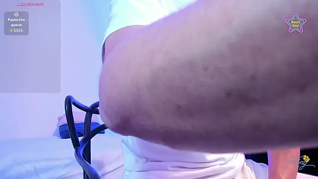 Axel  fierro online show from April 2026 08:06:02 PM